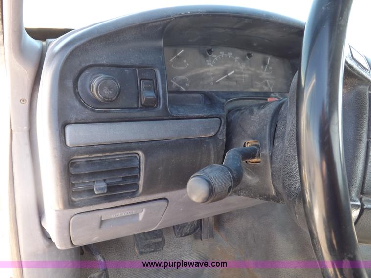 image for item K3754 1994 Ford F150 XL pickup truck