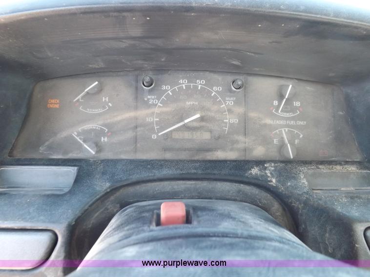 image for item K3754 1994 Ford F150 XL pickup truck