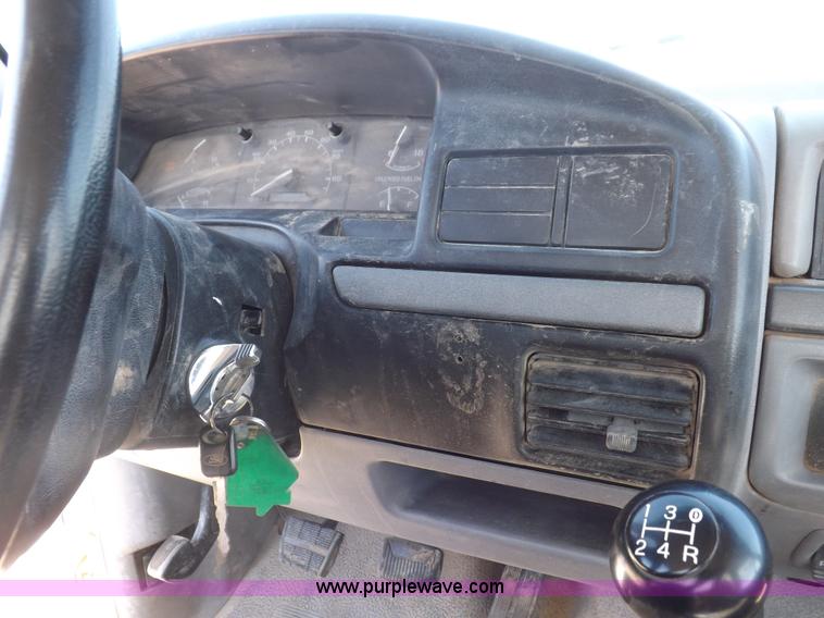 image for item K3754 1994 Ford F150 XL pickup truck