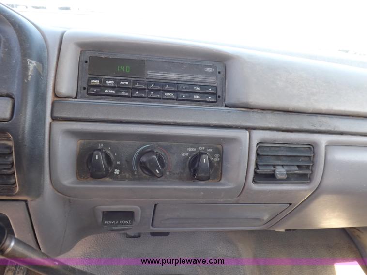 image for item K3754 1994 Ford F150 XL pickup truck