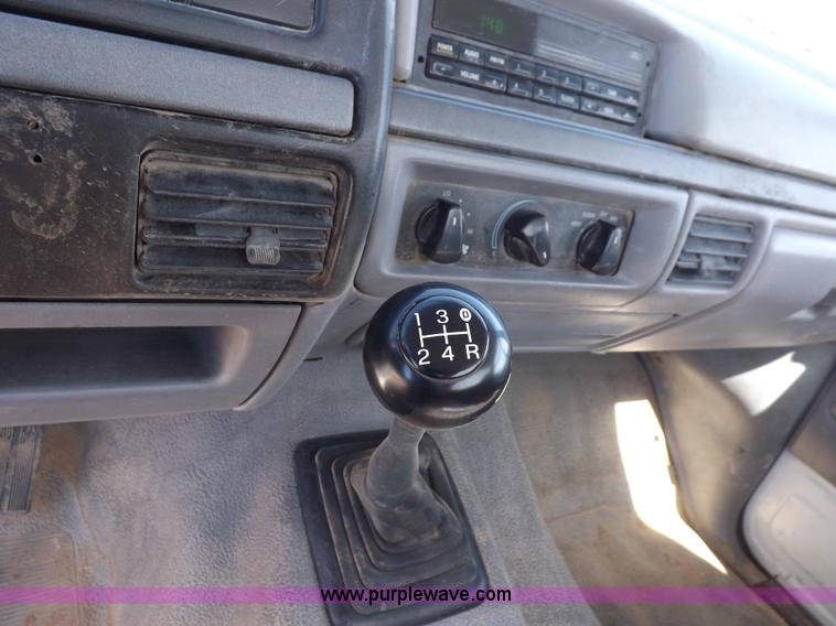 image for item K3754 1994 Ford F150 XL pickup truck