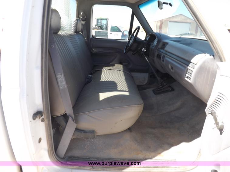 image for item K3754 1994 Ford F150 XL pickup truck