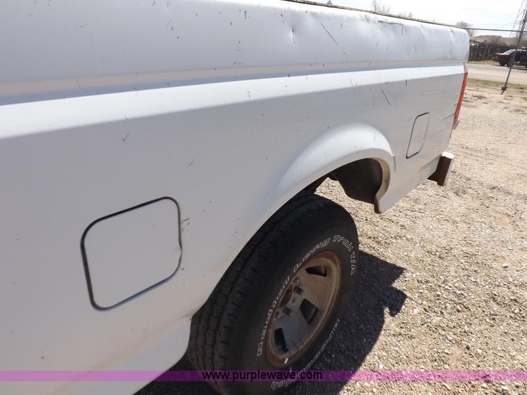 image for item K3754 1994 Ford F150 XL pickup truck