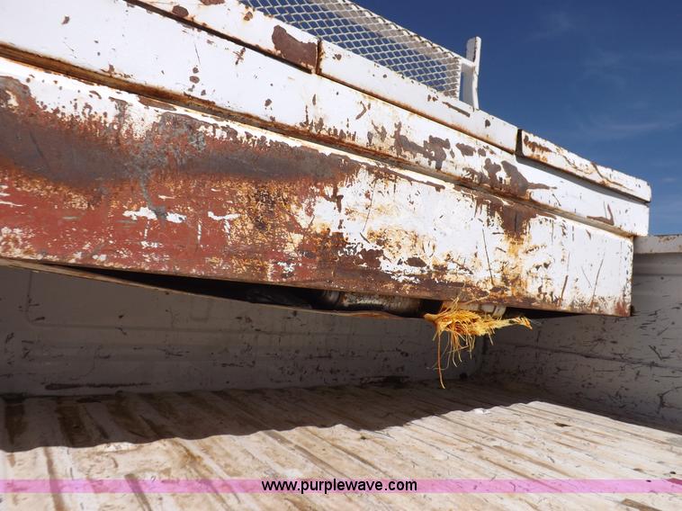 image for item K3754 1994 Ford F150 XL pickup truck