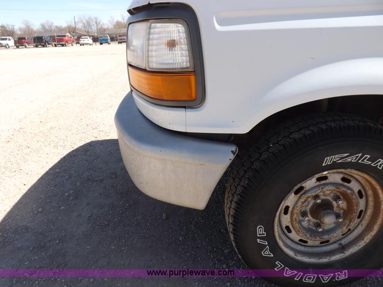 image for item K3754 1994 Ford F150 XL pickup truck