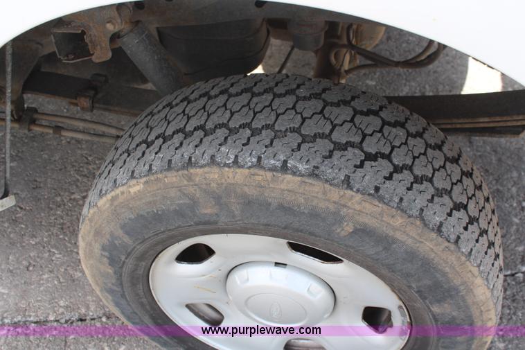 image for item K8946 2008 Ford F150 XL SuperCab pickup truck