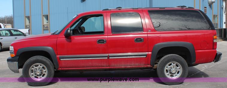 image for item K8947 2001 Chevrolet Suburban K2500 LS SUV