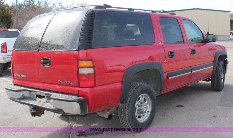 image for item K8947 2001 Chevrolet Suburban K2500 LS SUV