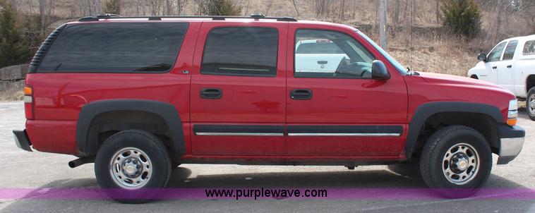 image for item K8947 2001 Chevrolet Suburban K2500 LS SUV