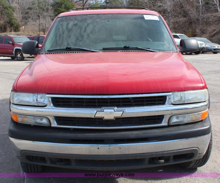 image for item K8947 2001 Chevrolet Suburban K2500 LS SUV