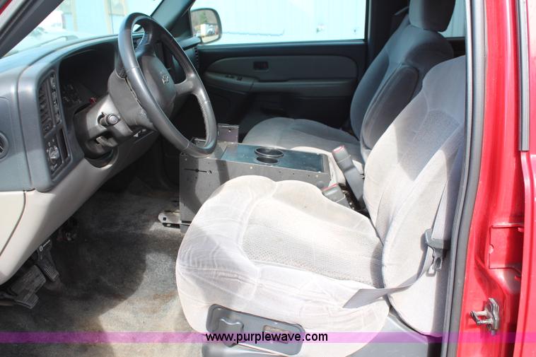 image for item K8947 2001 Chevrolet Suburban K2500 LS SUV