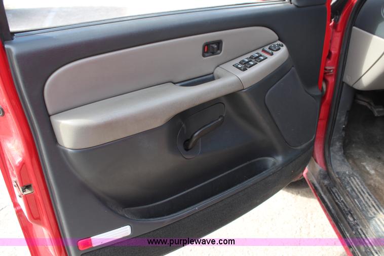 image for item K8947 2001 Chevrolet Suburban K2500 LS SUV