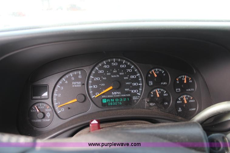 image for item K8947 2001 Chevrolet Suburban K2500 LS SUV