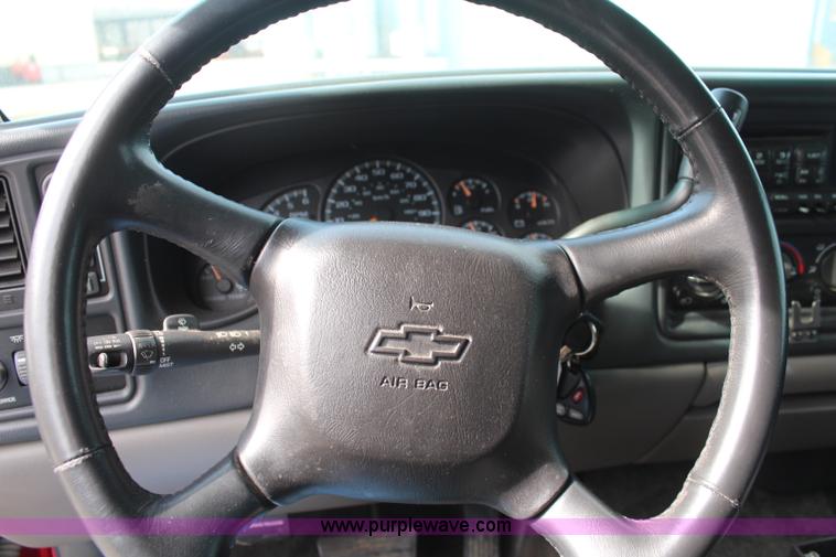 image for item K8947 2001 Chevrolet Suburban K2500 LS SUV