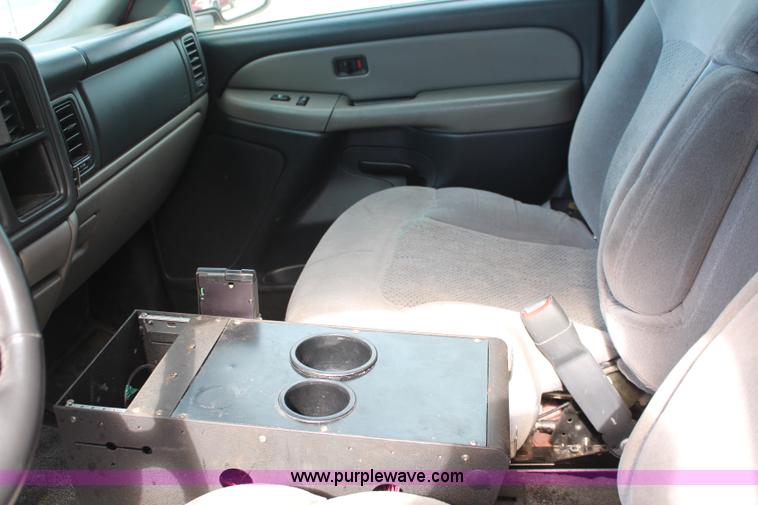 image for item K8947 2001 Chevrolet Suburban K2500 LS SUV