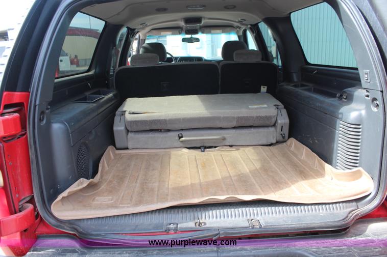 image for item K8947 2001 Chevrolet Suburban K2500 LS SUV