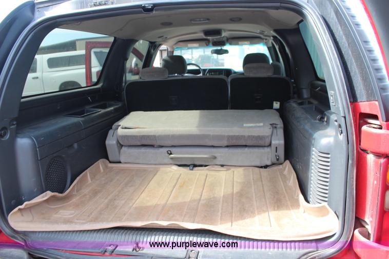 image for item K8947 2001 Chevrolet Suburban K2500 LS SUV