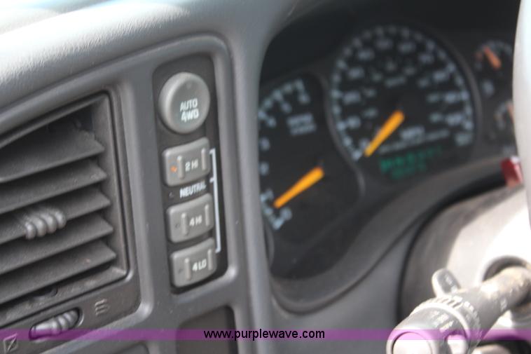 image for item K8947 2001 Chevrolet Suburban K2500 LS SUV