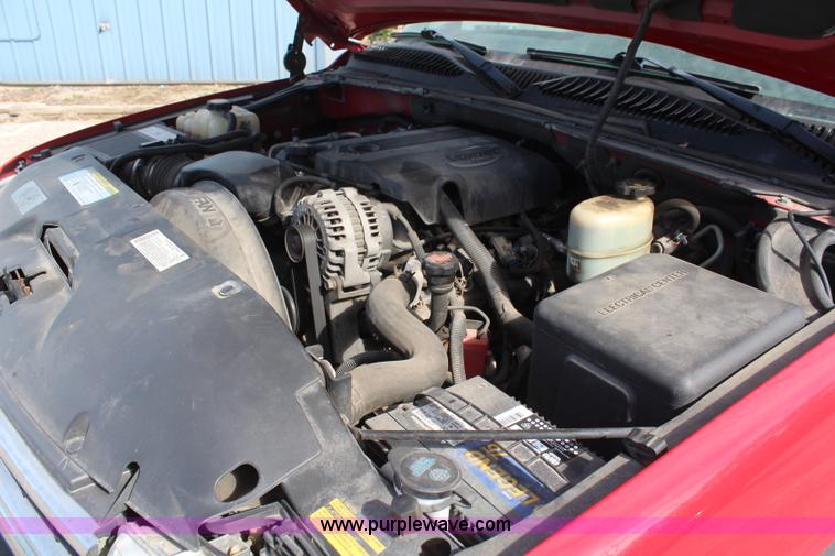 image for item K8947 2001 Chevrolet Suburban K2500 LS SUV