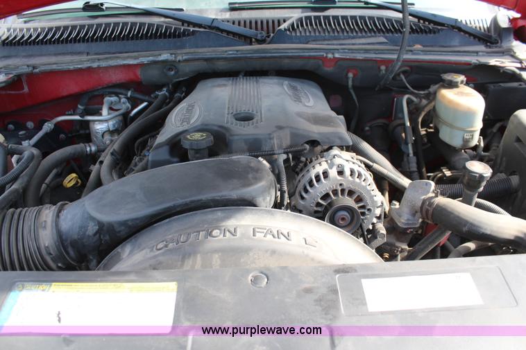 image for item K8947 2001 Chevrolet Suburban K2500 LS SUV