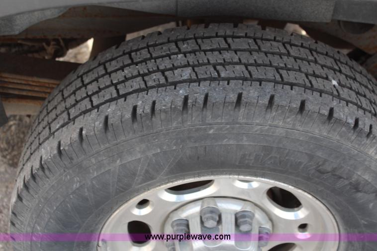 image for item K8947 2001 Chevrolet Suburban K2500 LS SUV