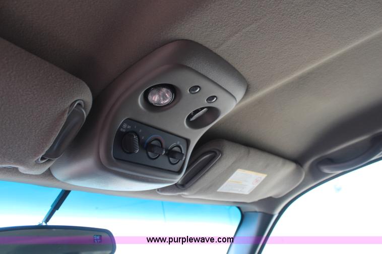 image for item K8947 2001 Chevrolet Suburban K2500 LS SUV