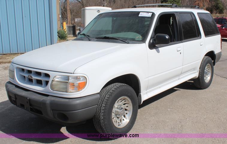 image for item K8948 2000 Ford Explorer XLS SUV