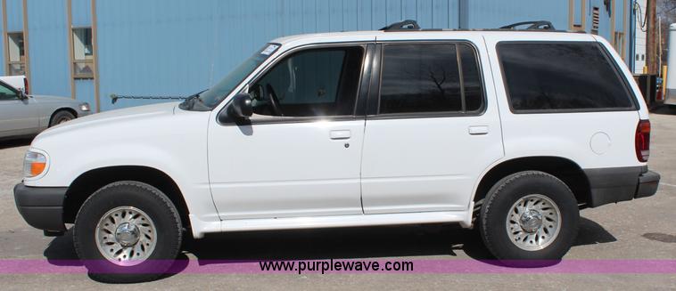 image for item K8948 2000 Ford Explorer XLS SUV