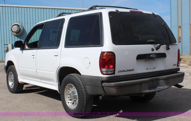 image for item K8948 2000 Ford Explorer XLS SUV
