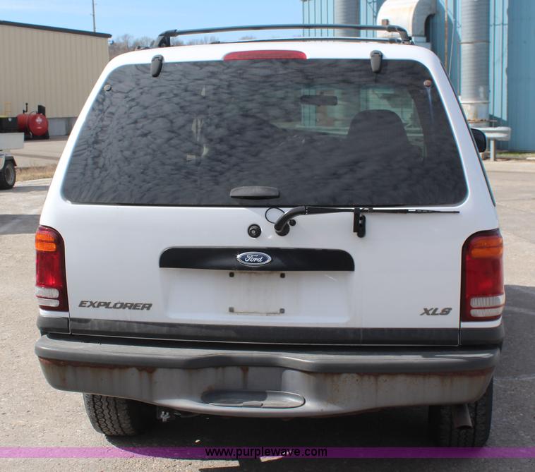 image for item K8948 2000 Ford Explorer XLS SUV