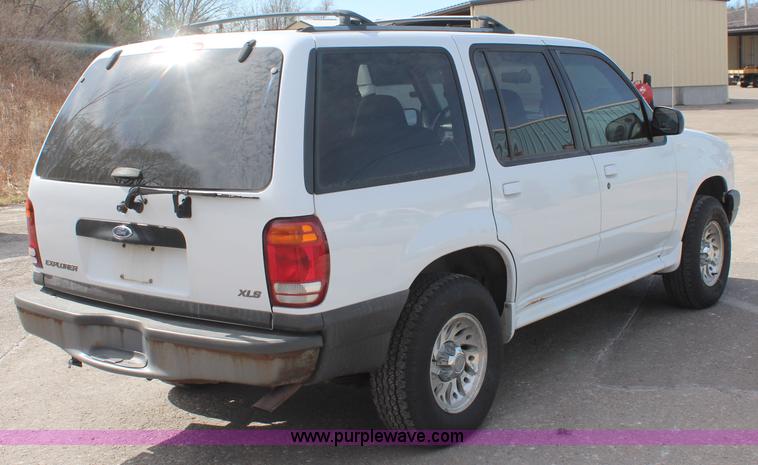 image for item K8948 2000 Ford Explorer XLS SUV
