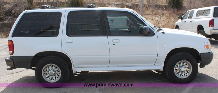 image for item K8948 2000 Ford Explorer XLS SUV