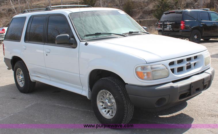 image for item K8948 2000 Ford Explorer XLS SUV