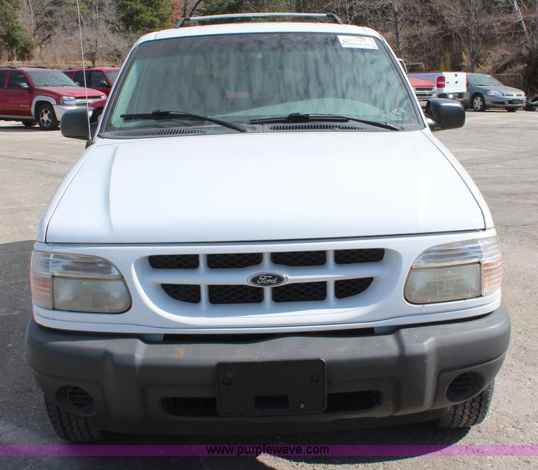 image for item K8948 2000 Ford Explorer XLS SUV