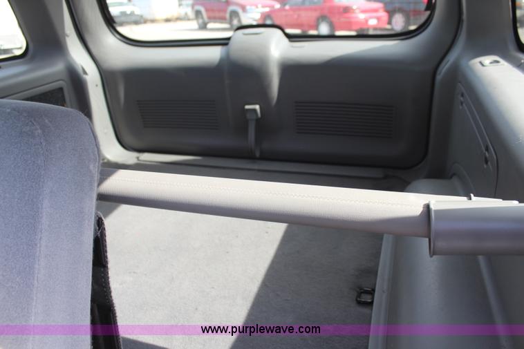 image for item K8948 2000 Ford Explorer XLS SUV