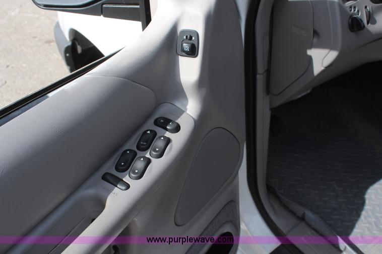 image for item K8948 2000 Ford Explorer XLS SUV