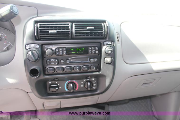 image for item K8948 2000 Ford Explorer XLS SUV