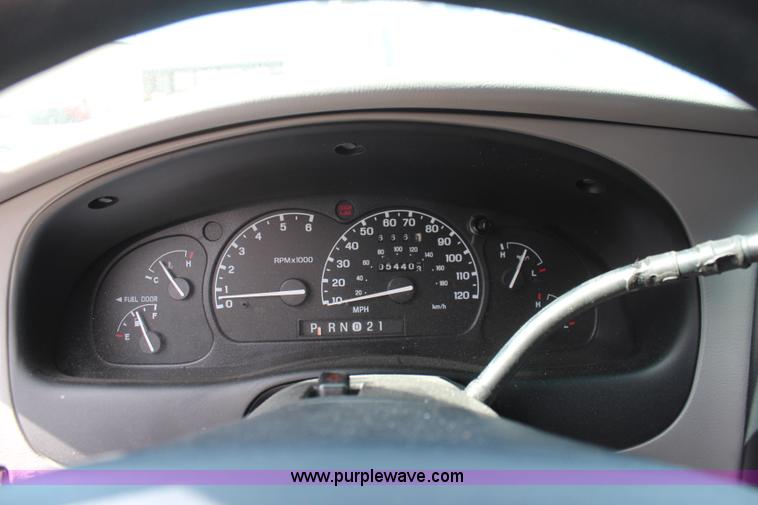 image for item K8948 2000 Ford Explorer XLS SUV