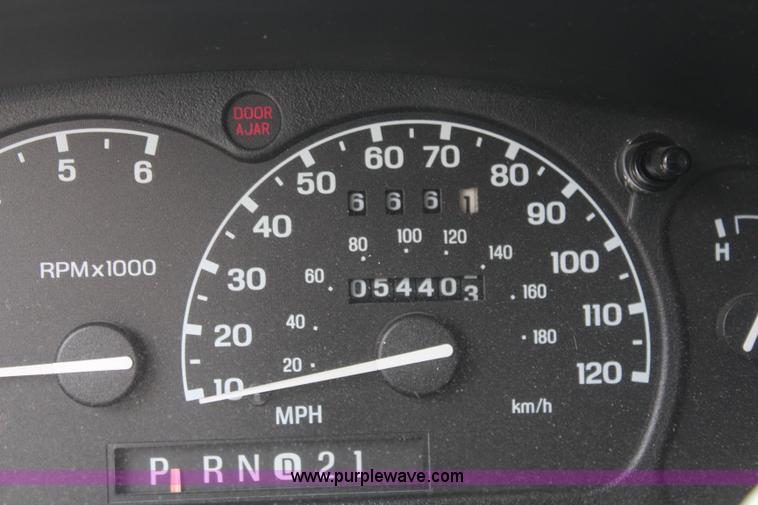 image for item K8948 2000 Ford Explorer XLS SUV