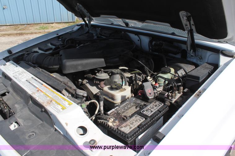 image for item K8948 2000 Ford Explorer XLS SUV