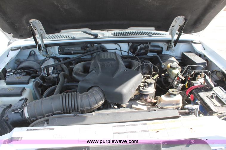 image for item K8948 2000 Ford Explorer XLS SUV