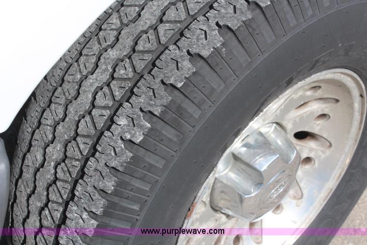 image for item K8948 2000 Ford Explorer XLS SUV