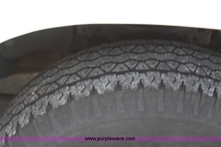 image for item K8948 2000 Ford Explorer XLS SUV