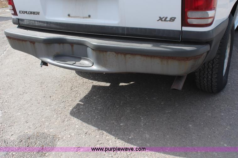 image for item K8948 2000 Ford Explorer XLS SUV