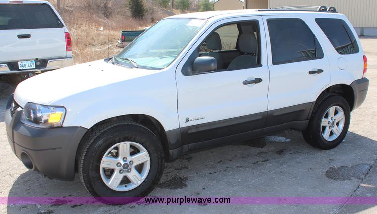 image for item K8949 2005 Ford Escape Hybrid SUV