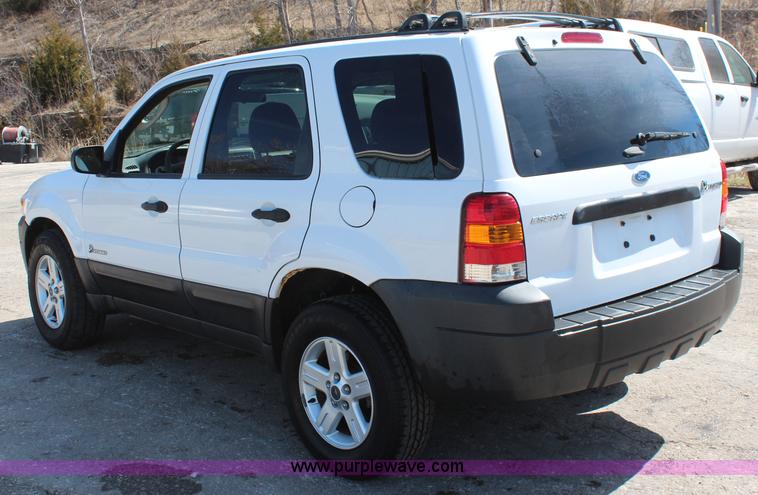 image for item K8949 2005 Ford Escape Hybrid SUV