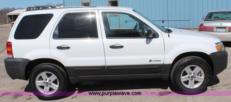 image for item K8949 2005 Ford Escape Hybrid SUV