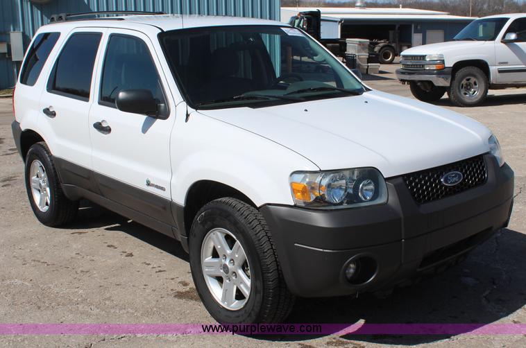 image for item K8949 2005 Ford Escape Hybrid SUV