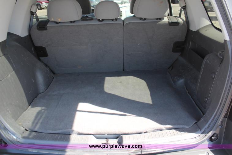 image for item K8949 2005 Ford Escape Hybrid SUV