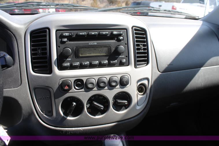 image for item K8949 2005 Ford Escape Hybrid SUV